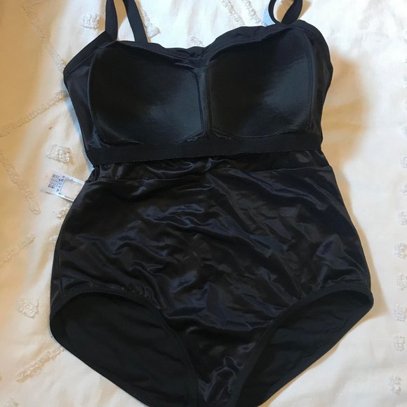 D-Cup Chlorine Resistant Tummy Control Sweetheart One Piece Swimsuit - Picture 5 of 8